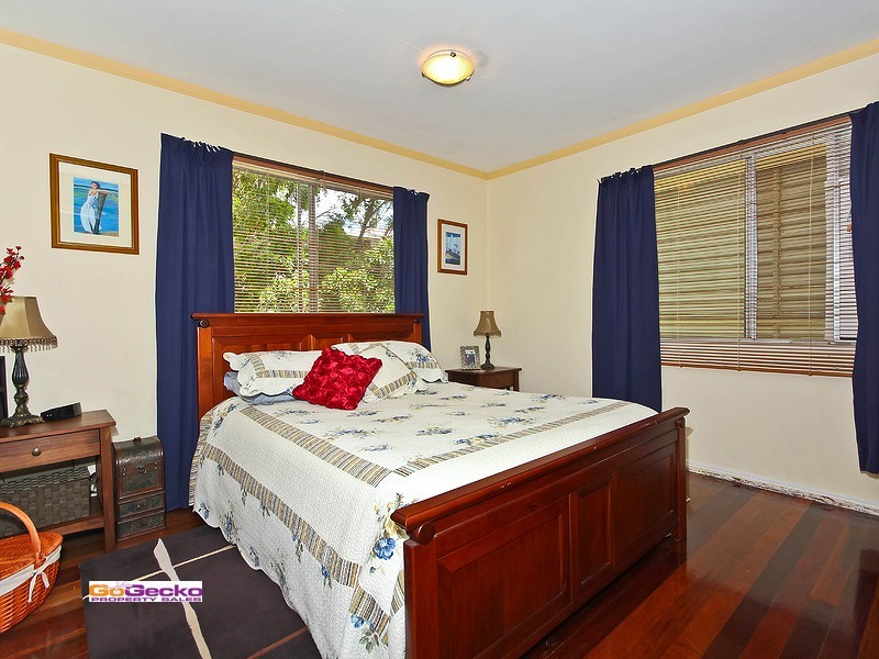 11 Hellyer Street, Wynnum West QLD 4178