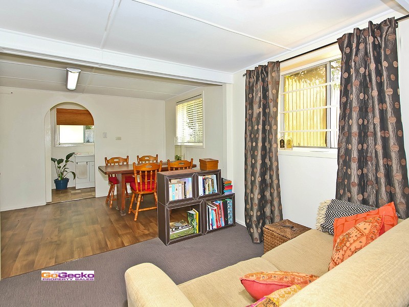 11 Hellyer Street, Wynnum West QLD 4178