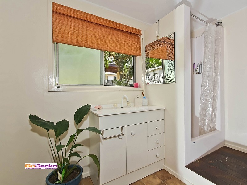 11 Hellyer Street, Wynnum West QLD 4178