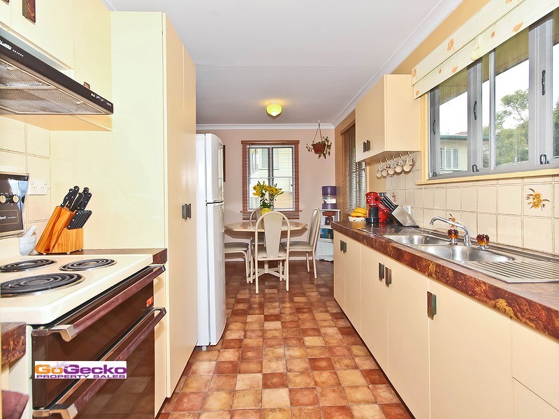 5 Banoon Drive, Wynnum QLD 4178