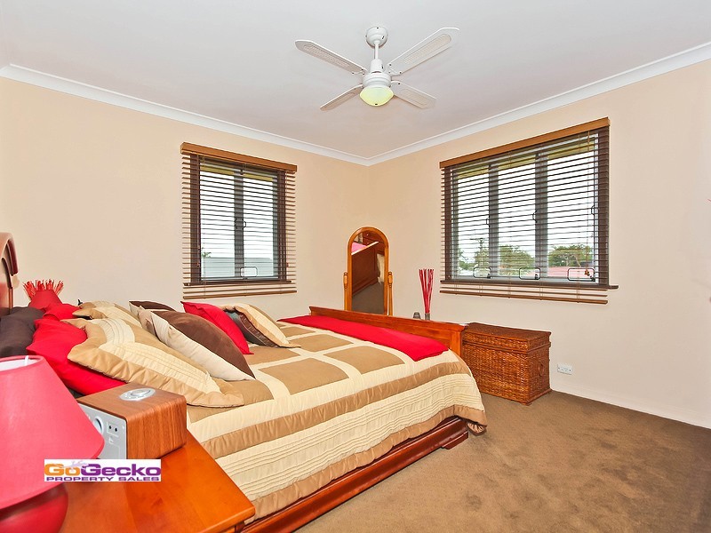 5 Banoon Drive, Wynnum QLD 4178