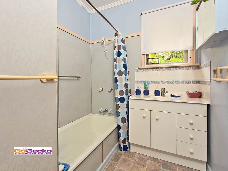 5 Banoon Drive, Wynnum QLD 4178