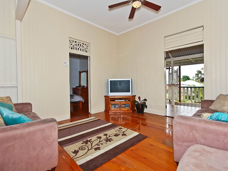 76 Blackwood Road, Manly West QLD 4179