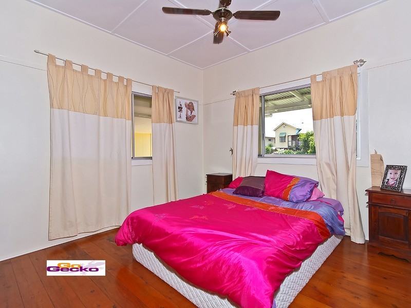 102 Emsworth Street, Wynnum QLD 4178