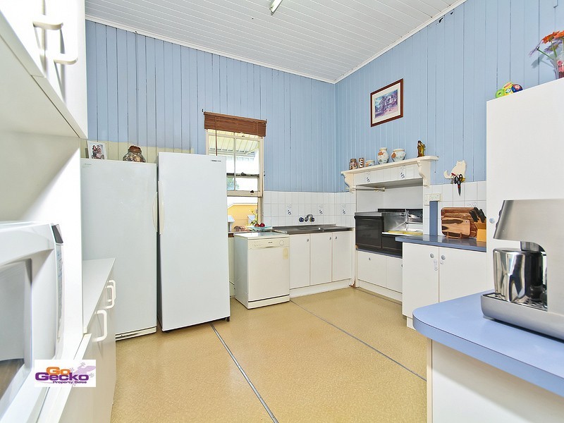42 Emsworth Street, Wynnum QLD 4178