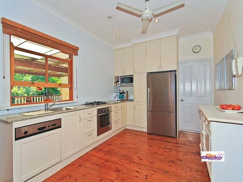 64 Barrinia Street, Manly QLD 4179