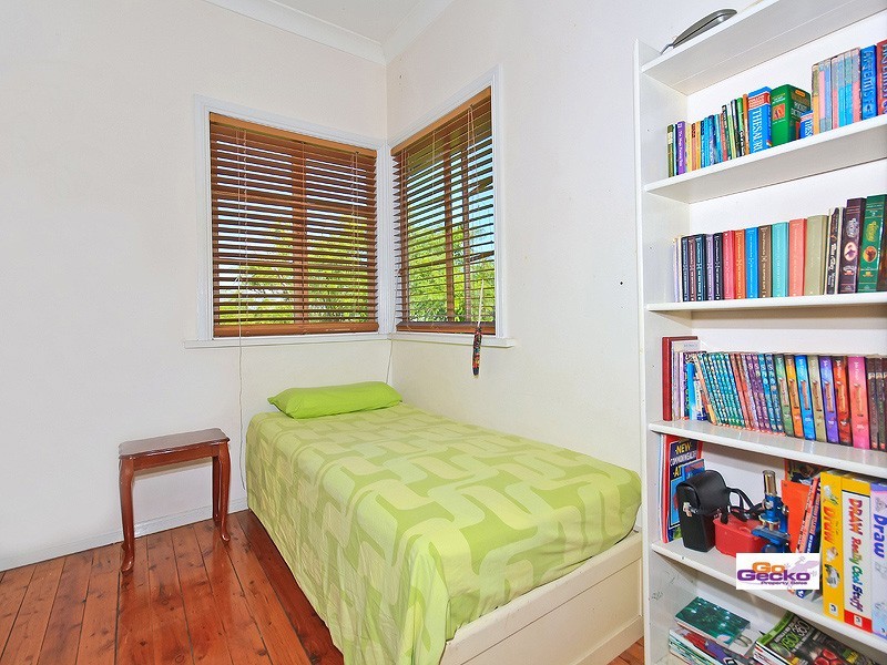 64 Barrinia Street, Manly QLD 4179