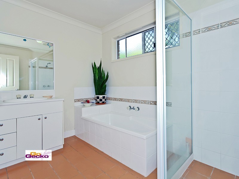 30 Samantha Street, Wynnum West QLD 4178
