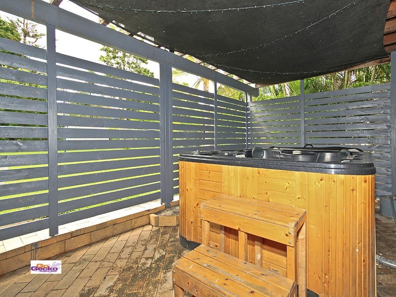 11 Loynes Street, Wynnum West QLD 4178