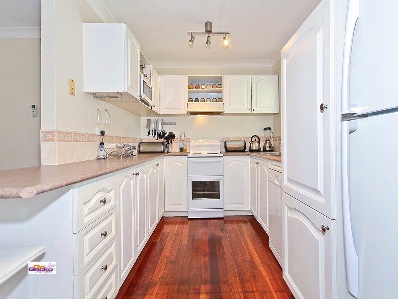 11 Loynes Street, Wynnum West QLD 4178