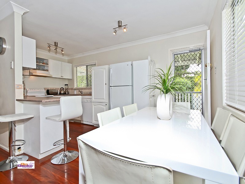 11 Loynes Street, Wynnum West QLD 4178