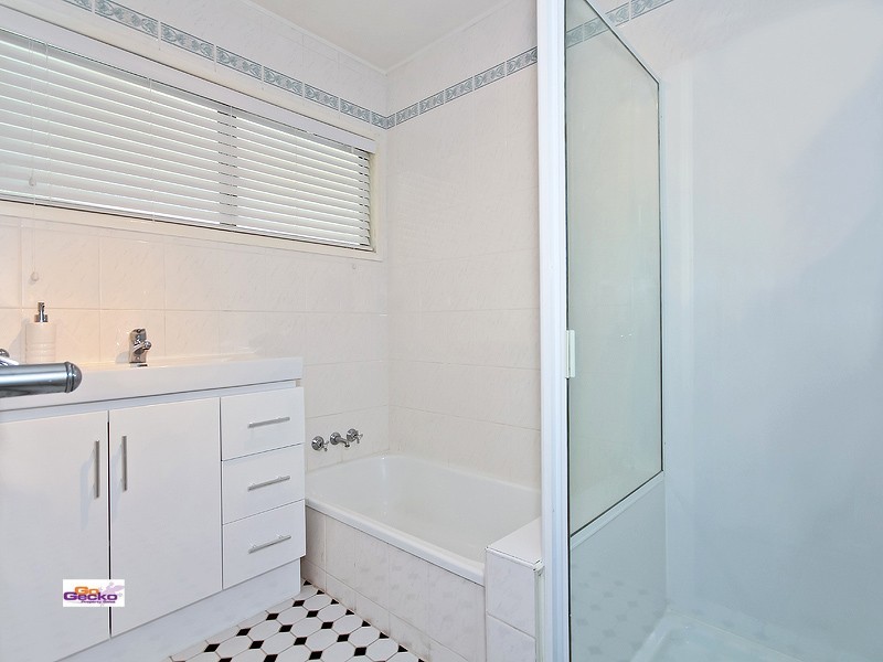 11 Loynes Street, Wynnum West QLD 4178