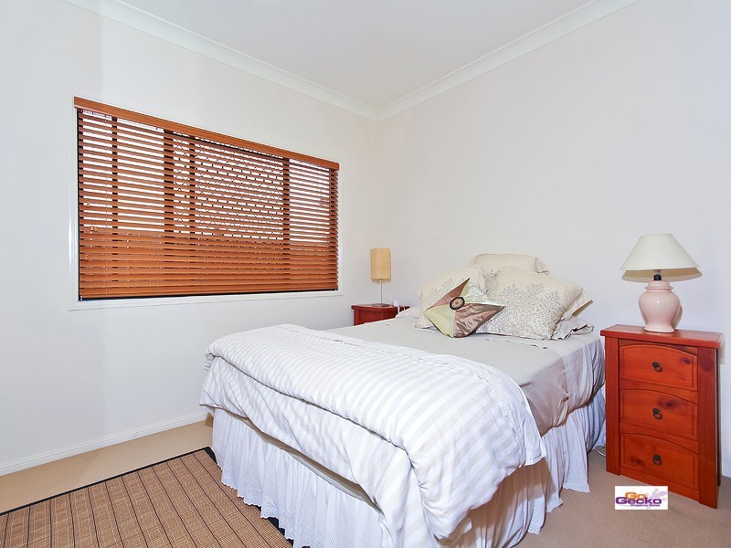14 Montrose Parade, Wynnum West QLD 4178