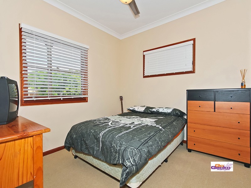 9 Grainger Avenue, Wynnum QLD 4178