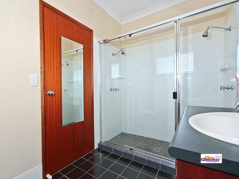 9 Grainger Avenue, Wynnum QLD 4178