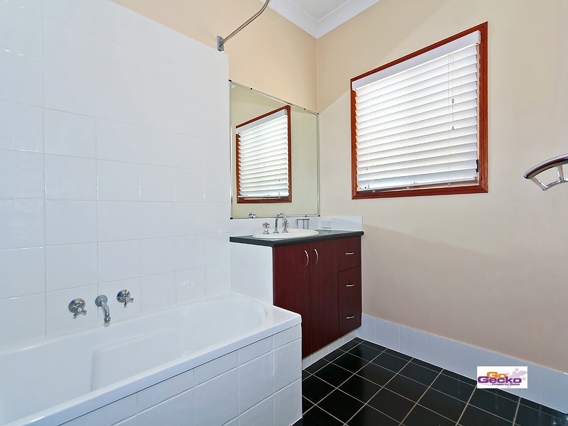 9 Grainger Avenue, Wynnum QLD 4178