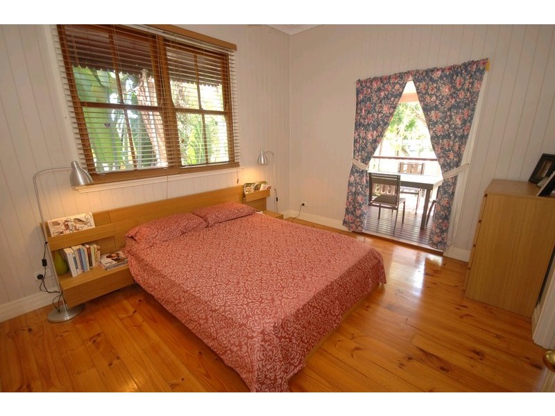 12 Haylock Street, Wynnum QLD 4178