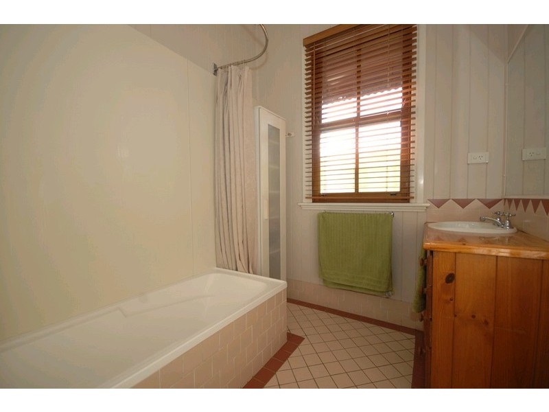 12 Haylock Street, Wynnum QLD 4178