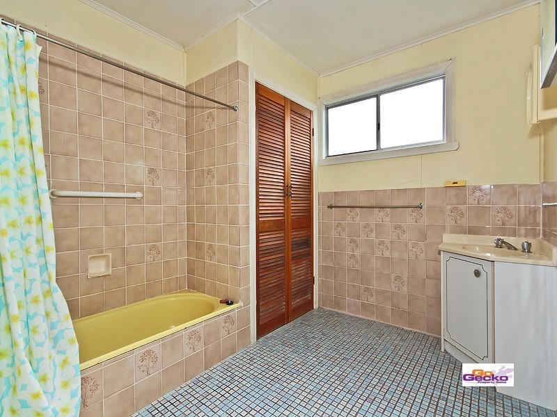 16 Roby Street, Wynnum QLD 4178