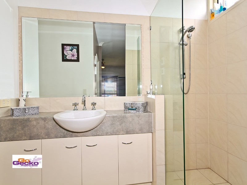 29 Whites Road, Manly West QLD 4179