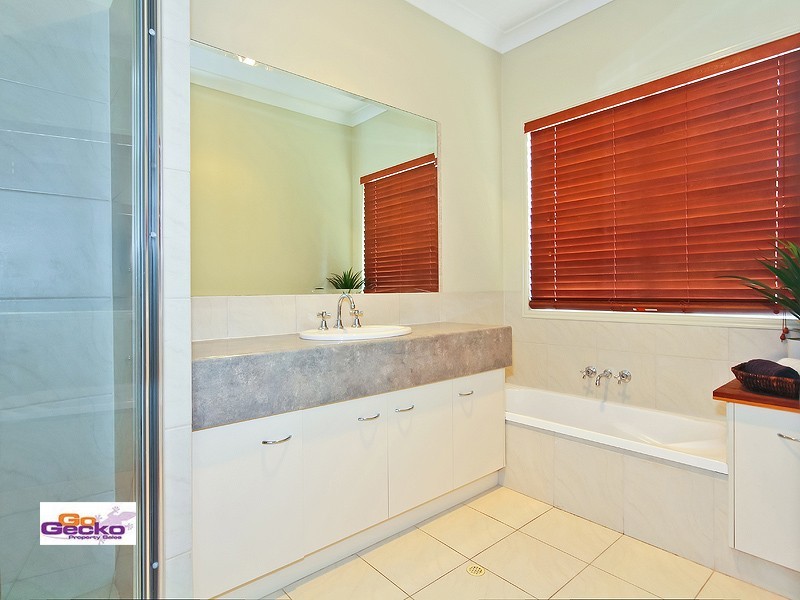 29 Whites Road, Manly West QLD 4179