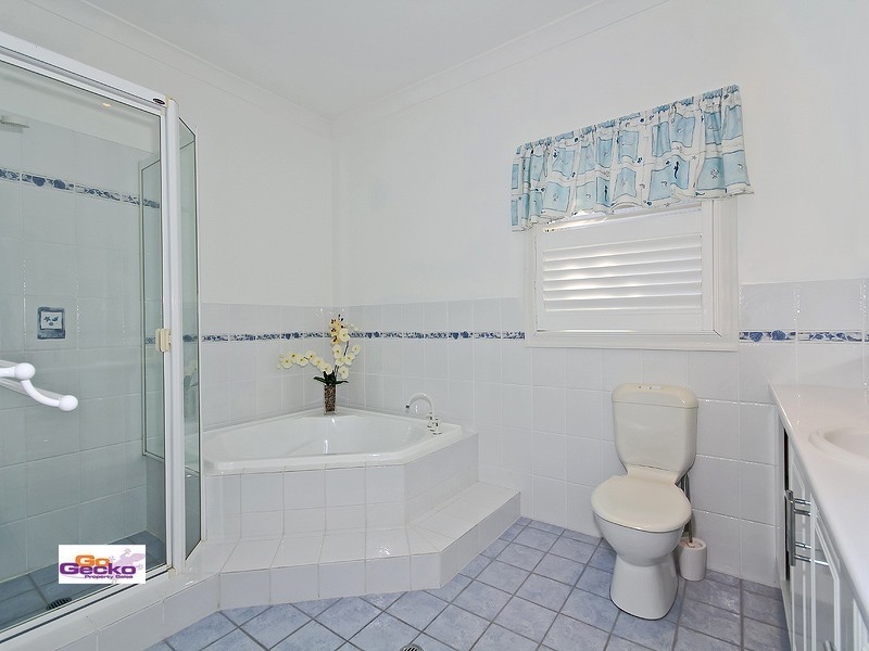 20 Oakley Street, Manly QLD 4179