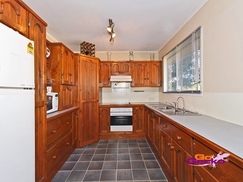 8 Herswell Avenue, Wynnum West QLD 4178