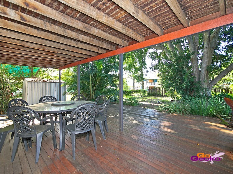 8 Herswell Avenue, Wynnum West QLD 4178