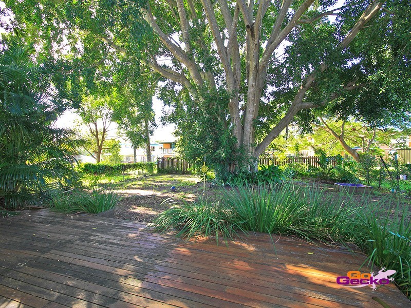 8 Herswell Avenue, Wynnum West QLD 4178