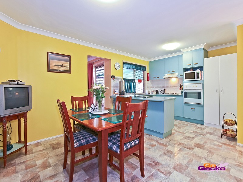 10 Brett Place, Wynnum West QLD 4178