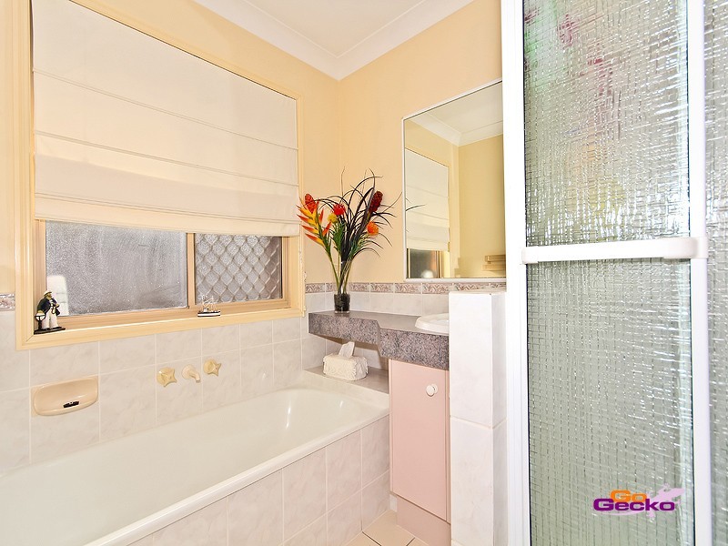 10 Brett Place, Wynnum West QLD 4178