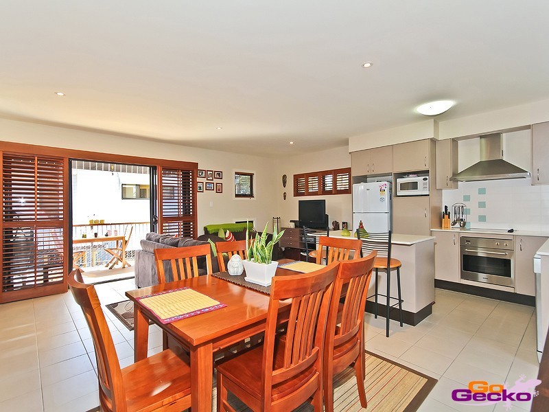 4/6 Emsworth Street, Wynnum QLD 4178
