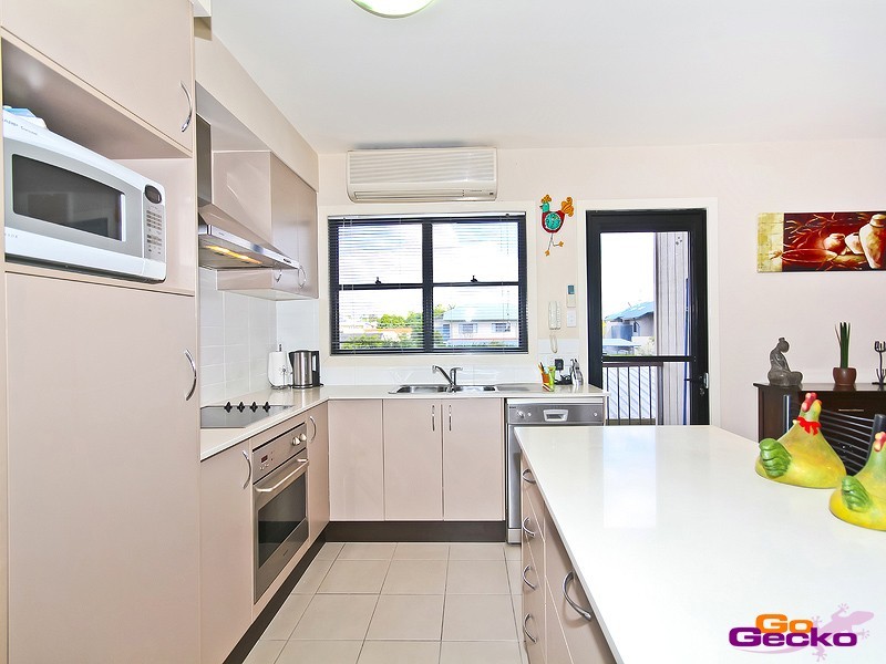 4/6 Emsworth Street, Wynnum QLD 4178