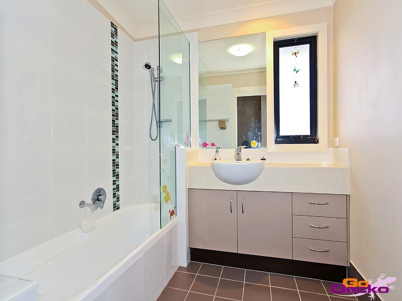 4/6 Emsworth Street, Wynnum QLD 4178