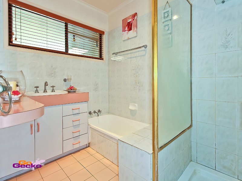 5 Nemarra Street, Wynnum West QLD 4178