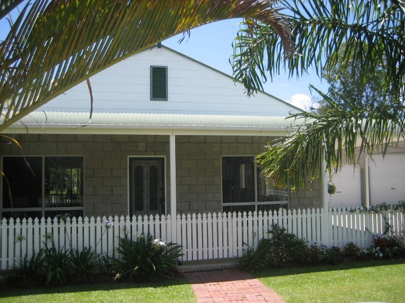 4 Essex Court, Cooloola Cove QLD 4580