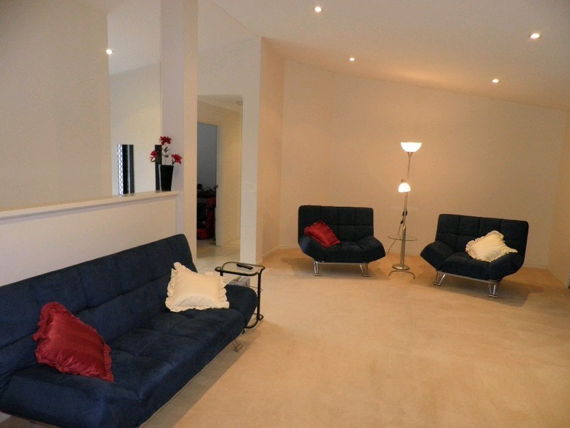 6 LAPIS COURT, Southside QLD 4570