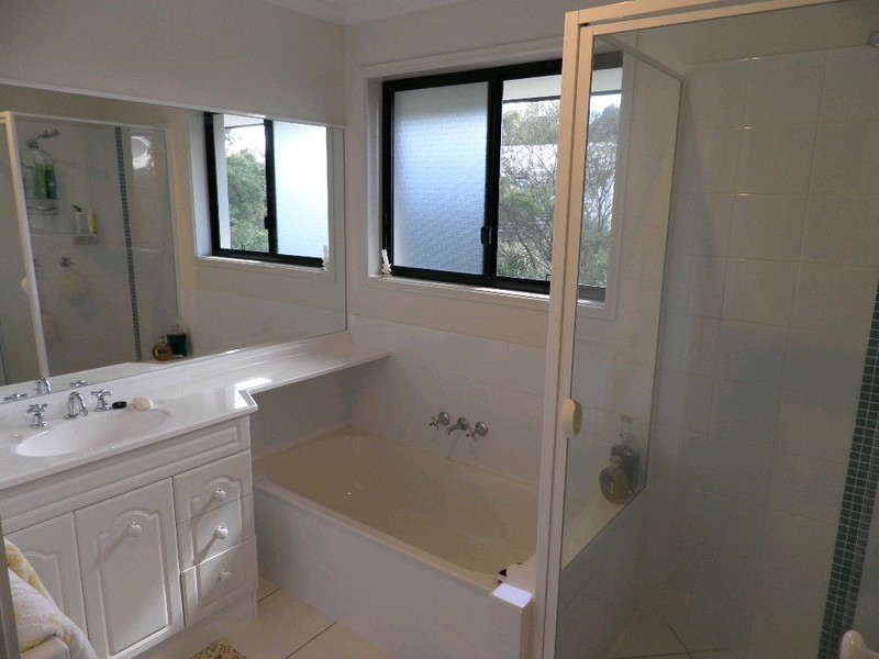 6 LAPIS COURT, Southside QLD 4570