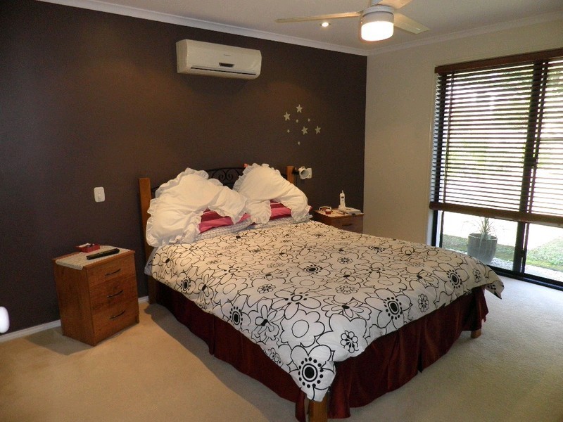 6 LAPIS COURT, Southside QLD 4570