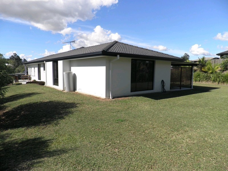 6 LAPIS COURT, Southside QLD 4570