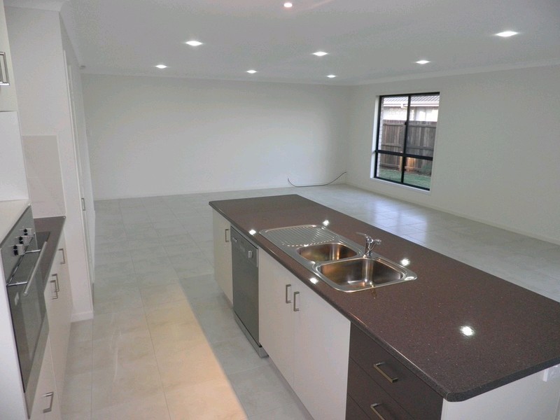 11 Park View Close, Southside QLD 4570