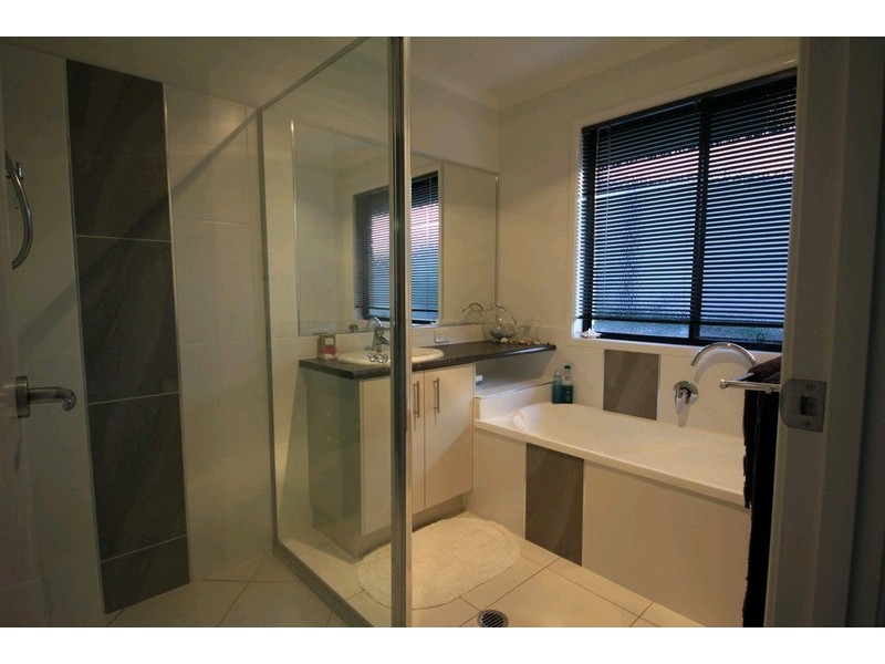 11 Presidential Avenue, Southside QLD 4570