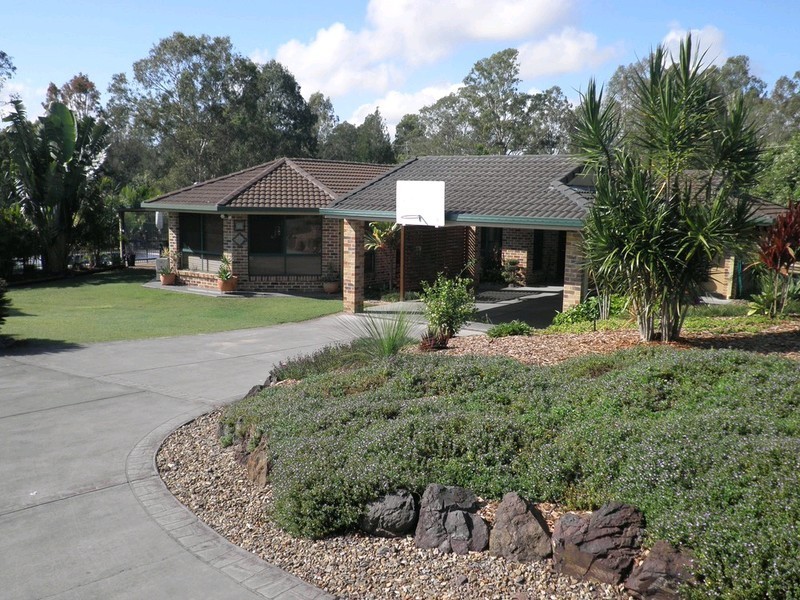 28 Emerald Drive, Southside QLD 4570