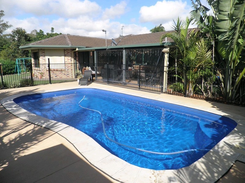 28 Emerald Drive, Southside QLD 4570