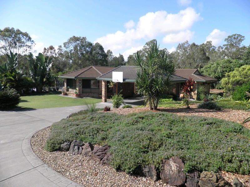 28 Emerald Drive, Southside QLD 4570
