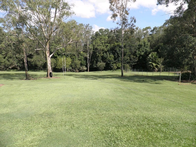 28 Emerald Drive, Southside QLD 4570