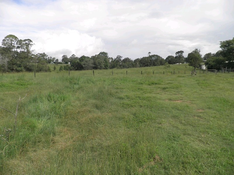 42 TIPPING ROAD, Chatsworth QLD 4570