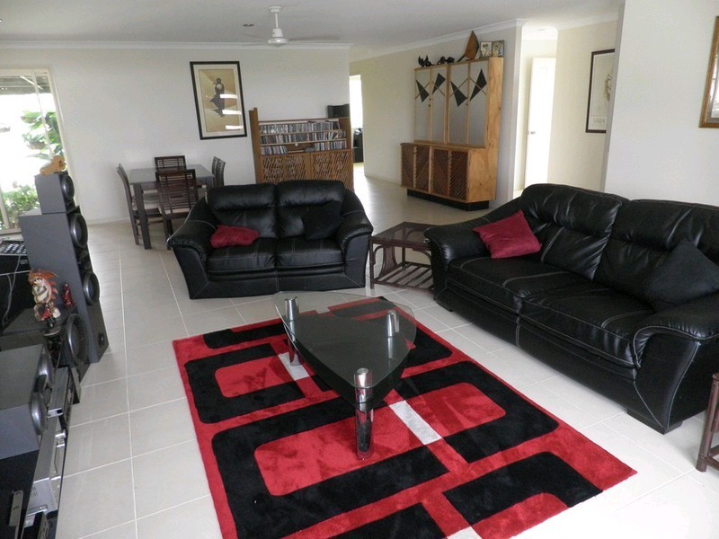 33 Premier Avenue, Jones Hill QLD 4570