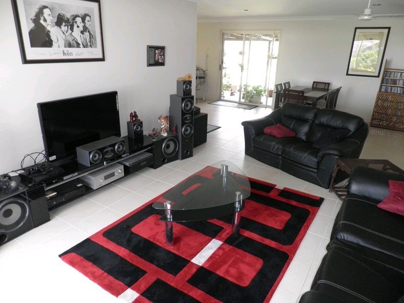 33 Premier Avenue, Jones Hill QLD 4570