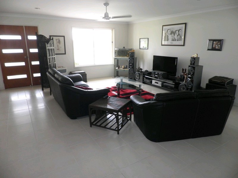 33 Premier Avenue, Jones Hill QLD 4570